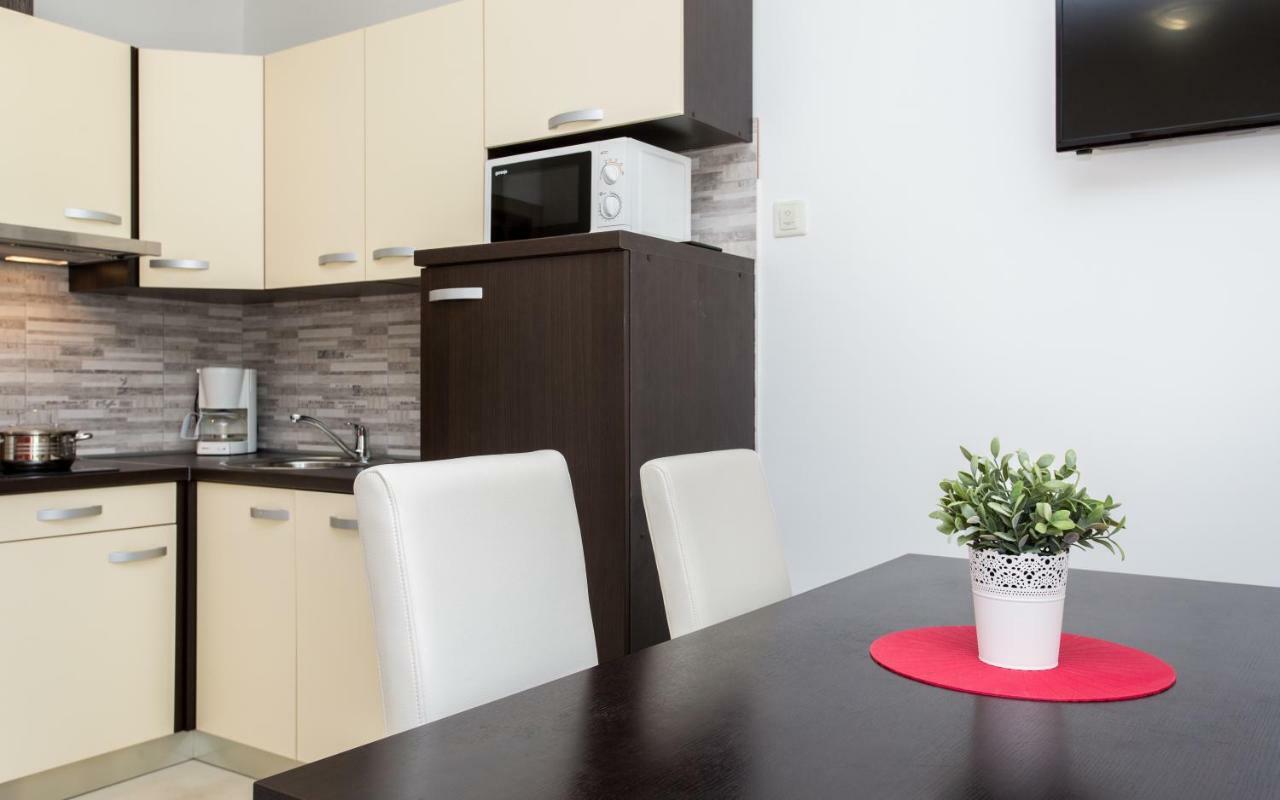 Apartments Mira Baska  Exterior photo